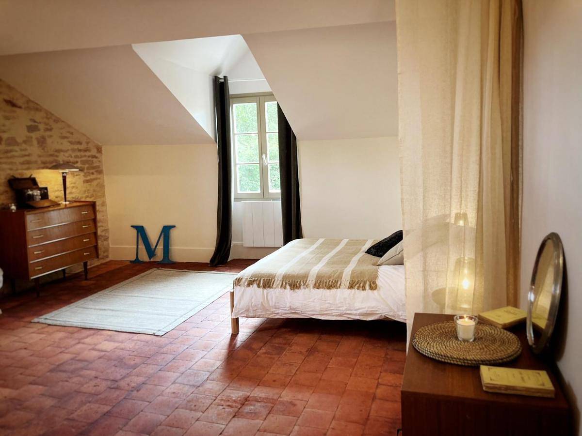 Appartement entier, One-Bedroom Apartment in Cluny, Région de Mâcon