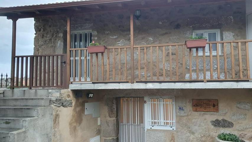 Location de vacances pour 6 personnes, avec Balcon ainsi que Terrasse et Vue dans Tourém