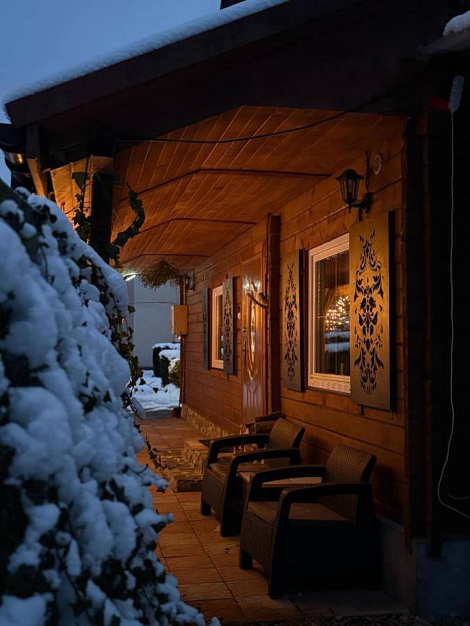 Domek letniskowy dla 2 osób, z Balkon i Taras oraz Jacuzzi i Ogród w Podkarpacie