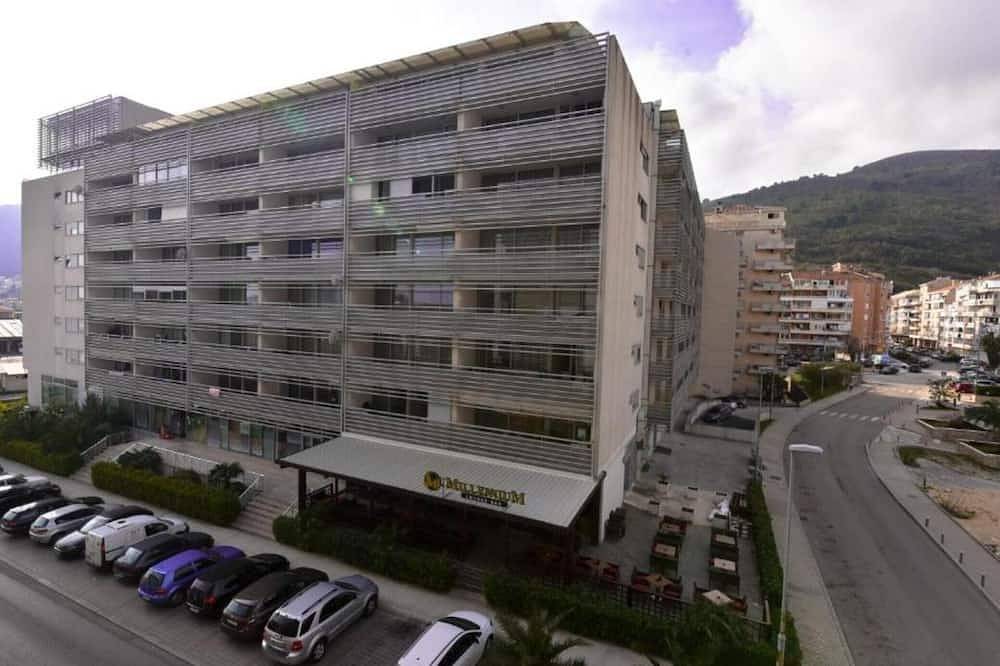 Entire apartment, Chic Budva City Retreat - Studio Apt with Balcony in Budva, Opština Budva