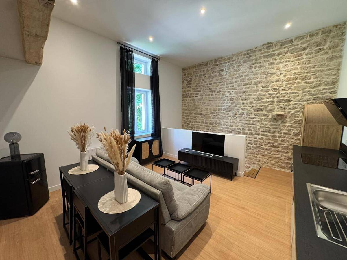 Appartement entier, Les Pierres de Notre-Dame in Mirebeau-sur-Bèze, Région de Dijon