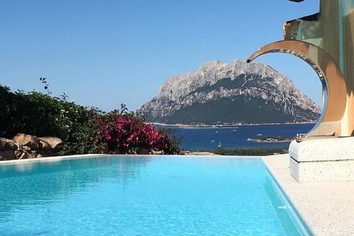 Villa per 8 persone, con idromassaggio e piscina nonché giardino a Porto San Paolo