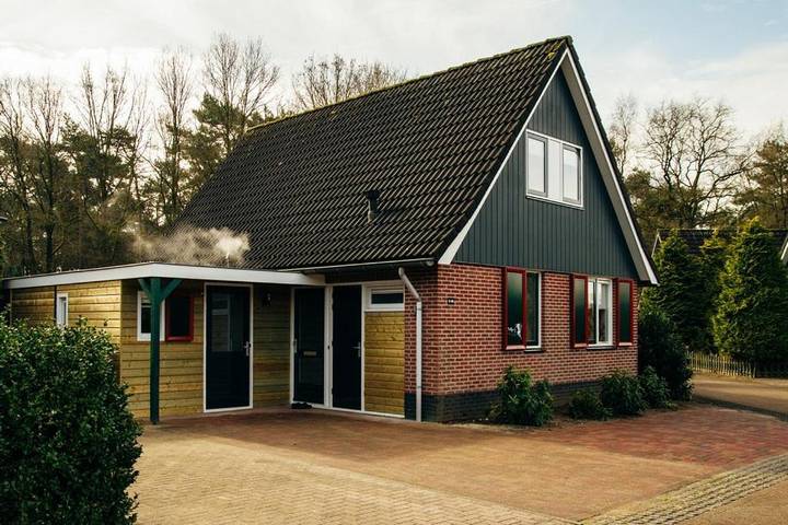 Vakantiehuis voor 10 personen, with Whirlpool and Terras as well as Tuin and Uitzicht in Winterswijk