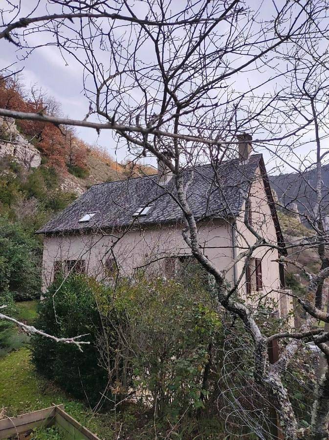 Location de vacances pour 4 personnes, avec Terrasse ainsi que Jardin et Vue à La Malène - 2