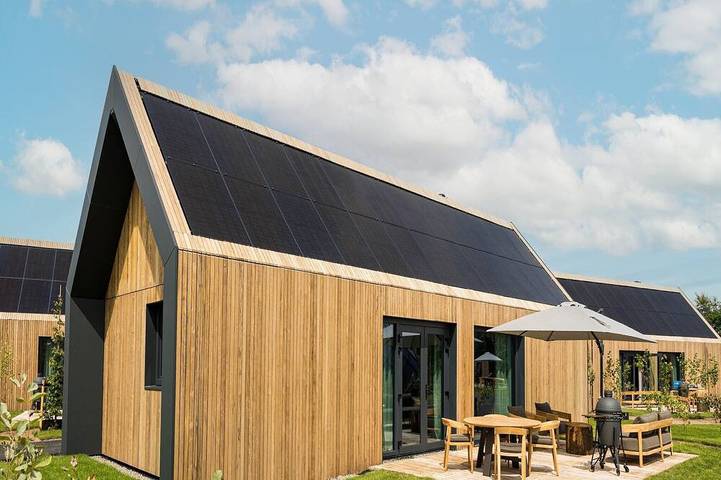 Vakantiehuis voor 4 personen, with terras and sauna as well as zwembad and tuin in Appelscha