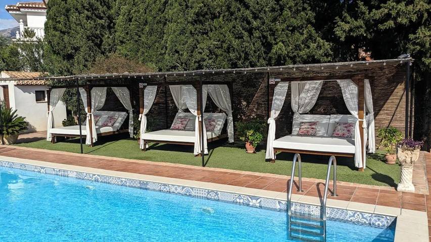 Alojamiento y desayuno para 2 personas, con Terraza y Jardín además de Piscina y Vistas en Pampaneira