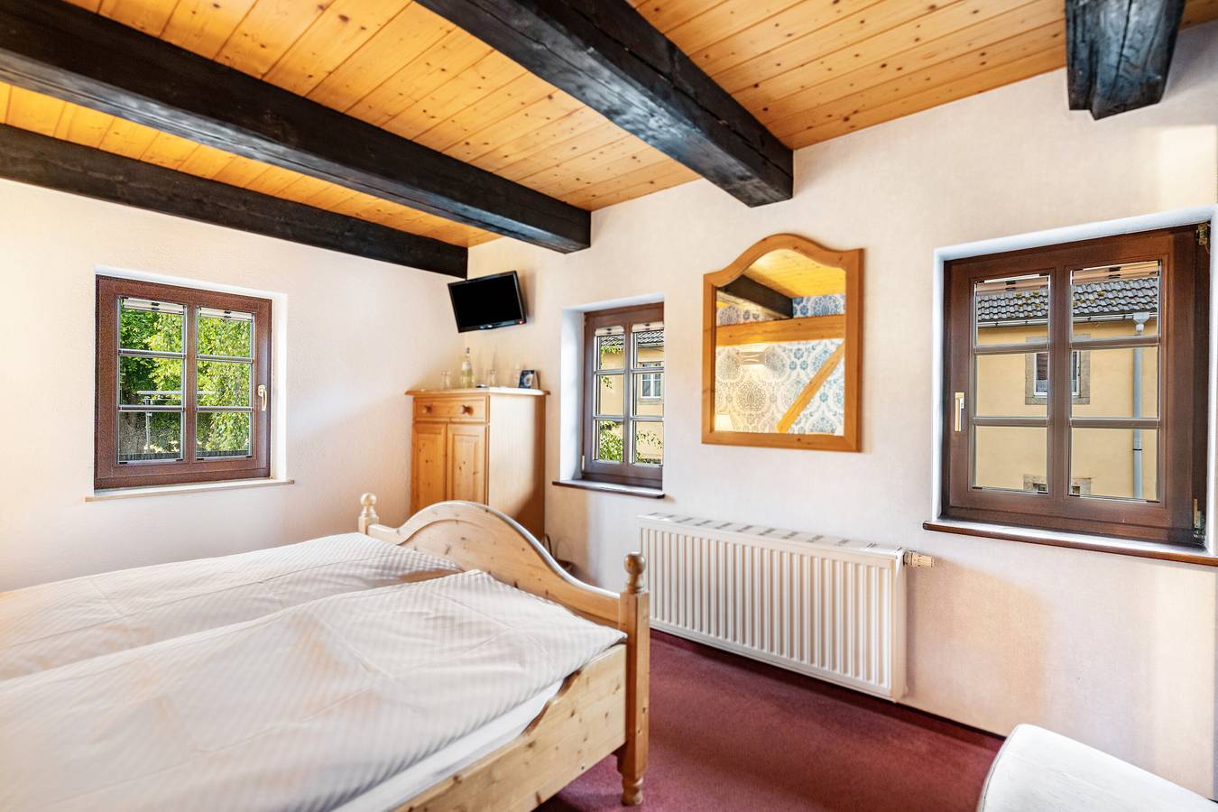 Zimmer 'Doppelzimmer Im Weinrestaurant' mit Gemeinschaftsgarten und Wi-Fi in Coswig, Meißen Region