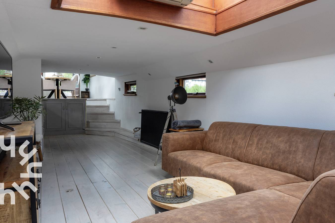 Schitterende 2 persoons woonboot in het centrum van Heerenveen in Heerenveen, Friesland