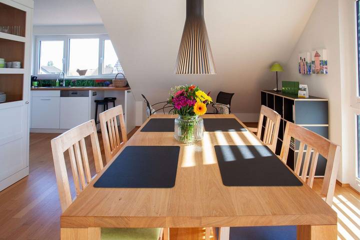Ganze Wohnung, Ferienwohnung „Seeblick Bodman“ am Bodensee – Dachgeschosswohnung mit Balkon & Seenähe
- ganz neu im Angebot- in Bodman-Ludwigshafen, Schwäbische Alb Radweg Region