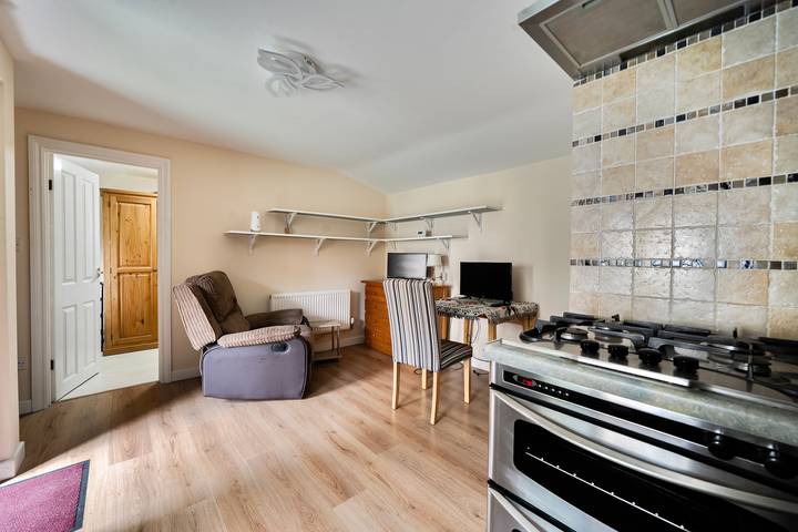 Entire studio, Studio Retreat Sleeps 1 - Wifi & Parking in Coleridge Ward, Cambridge