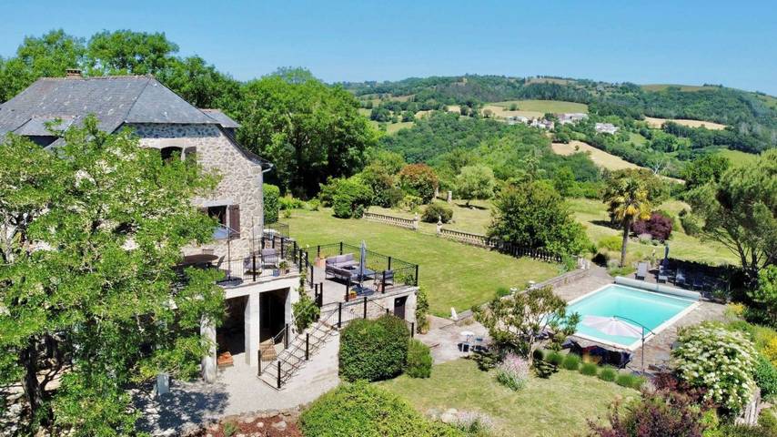 Location de vacances pour 8 personnes, avec piscine et jardin à Saint-André-de-Najac - 2