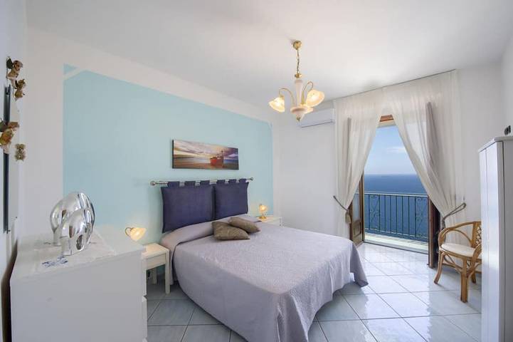 Entire apartment, Moressa Little at 1.5 km from Marina di Praia in Praiano, Sorrento Coast