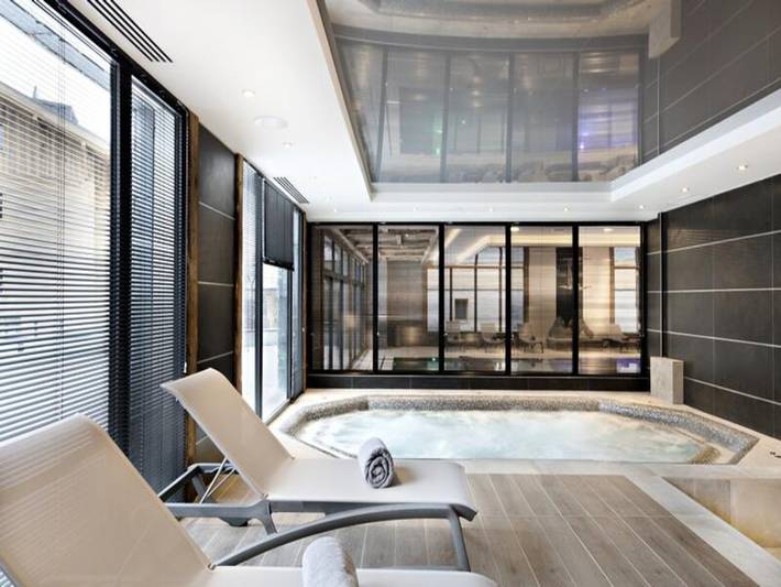 Gîte pour 6 personnes, avec piscine et sauna ainsi que jacuzzi et balcon, adapté aux familles dans Office De Tourisme De Samoens - 2