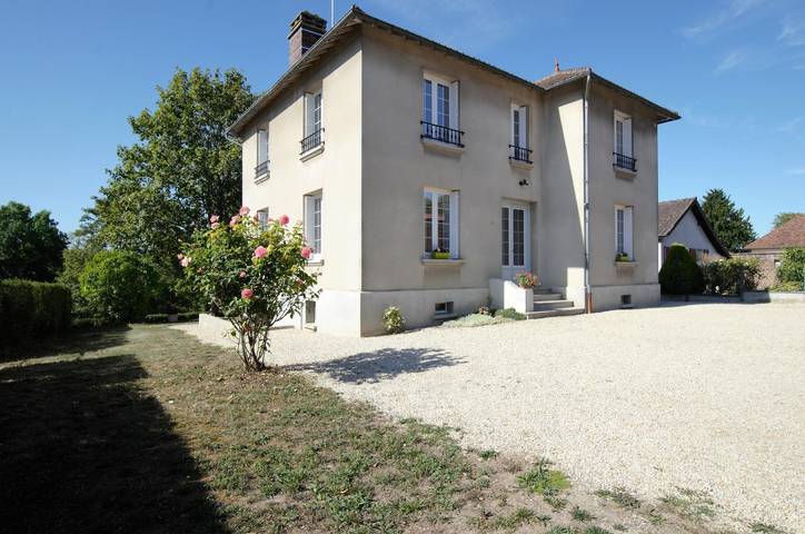 Gîte pour 10 personnes, avec Terrasse et Jardin à Précy-Notre-Dame