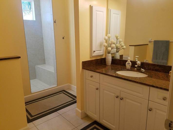 Vacation rental for 10 people, with hot tub and yard in North Naples