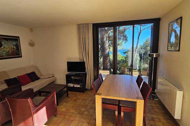 Maison coquette avec jardin sous les pins et belle vue sur mer au Gaou-Bénat in Cap Bénat, Bormes-les-Mimosas