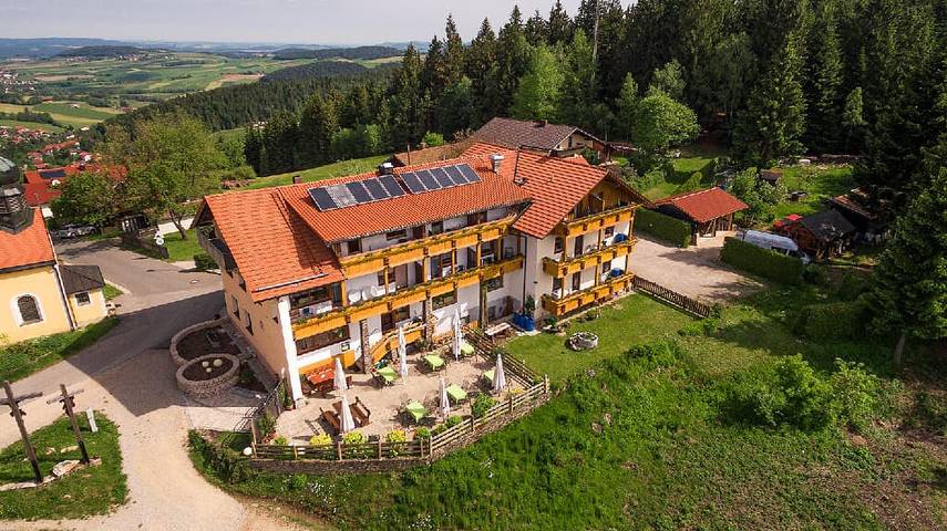 Ferienwohnung für 2 Personen, mit Balkon/Terrasse und Terrasse sowie Garten