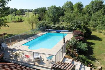 Gîte pour 4 personnes, avec jardin et piscine à Béduer