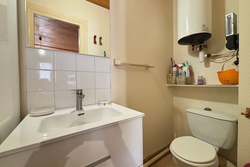 Entire apartment, Simple studio near the beach with balcony in Les Sables-d'Olonne, Vendée