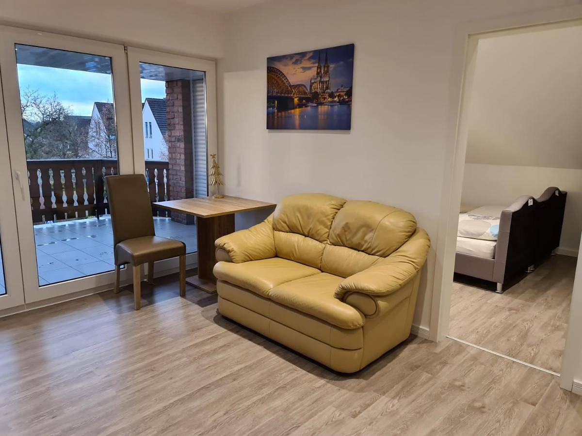 Ganze Wohnung, Ferienwohnung mit Jacuzzi Nähe Flughafen Köln Bonn in Troisdorf, Rhein-Sieg-Kreis