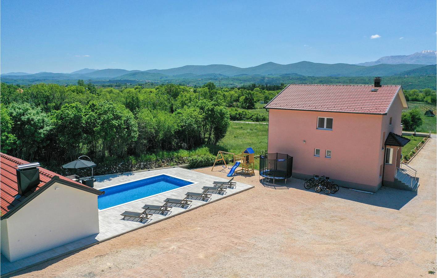 Gemütliche 1-Zimmer-Wohnung mit Pool in der Nähe des Flusses Ričina und des Prološko-Sees in Imotski, Makarska Riviera