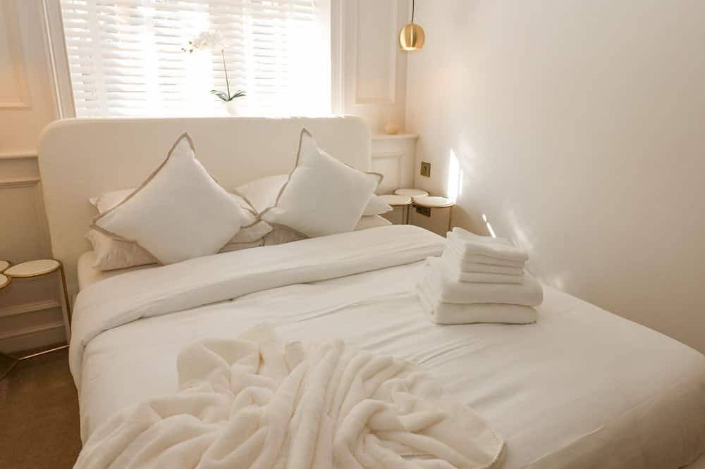 Arbour House Farm Bungalow, pet friendly, with hot tub in Durham in Durham, County Durham