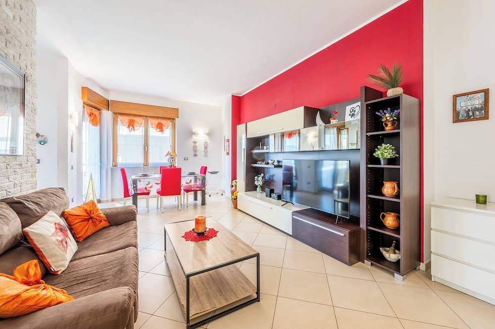 New Luxury & Quiet 2Br Apt with Terrace, Views and A/C in Marina di Carrara, Carrara