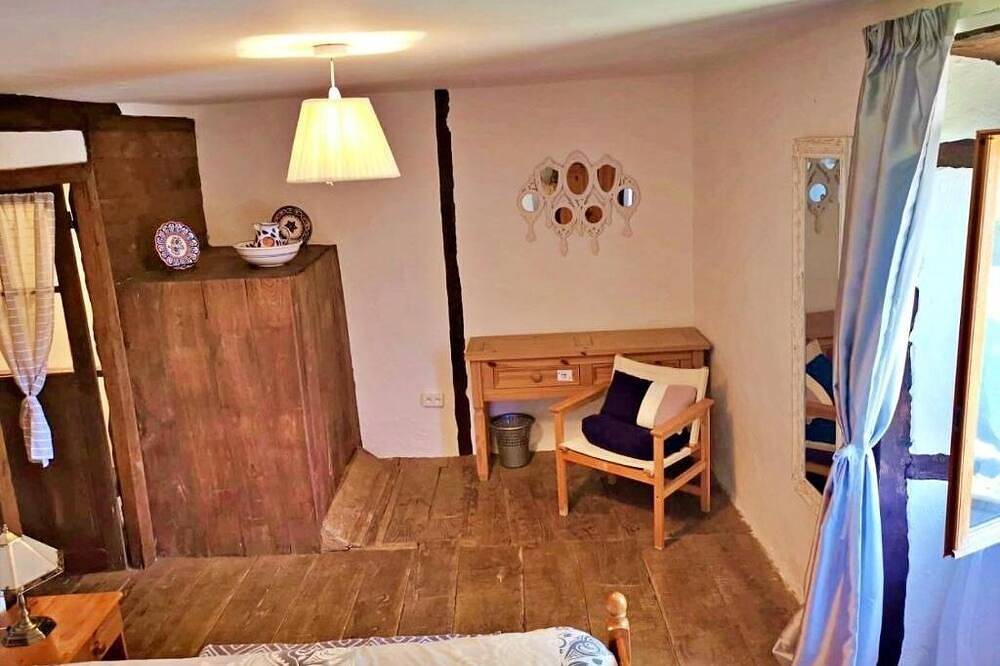 Cogulet Gite de caractere avec piscine - 2 chambres -campagne Charantaise in Exideuil, Charente