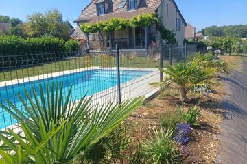 Gîte pour 8 personnes, avec balcon et jardin, animaux acceptés à Cuzance