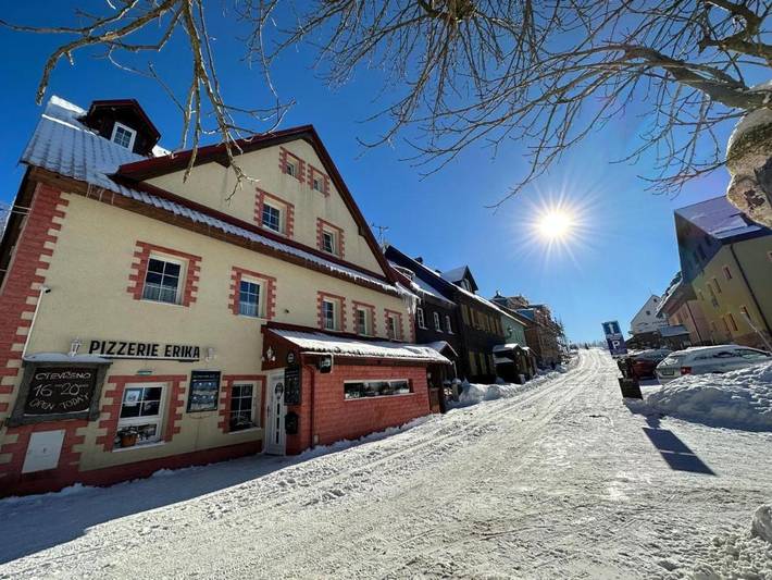 Ferienhaus für 3 Personen, mit Terrasse und Ausblick in Bozi Dar