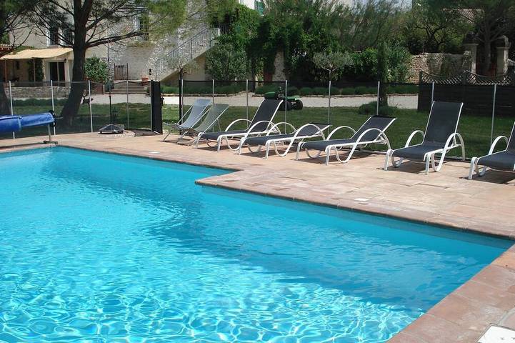 Gîte pour 20 personnes, avec terrasse et jardin à Saint-Césaire-de-Gauzignan