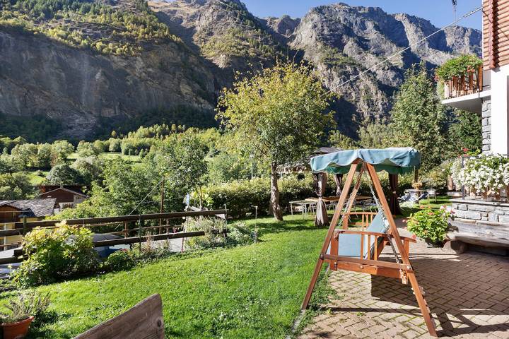Entire apartment, Apartment 'Casa Vacanza Famiglia Belli' with Mountain View in Rhêmes-Saint-Georges, Ruitor Massif