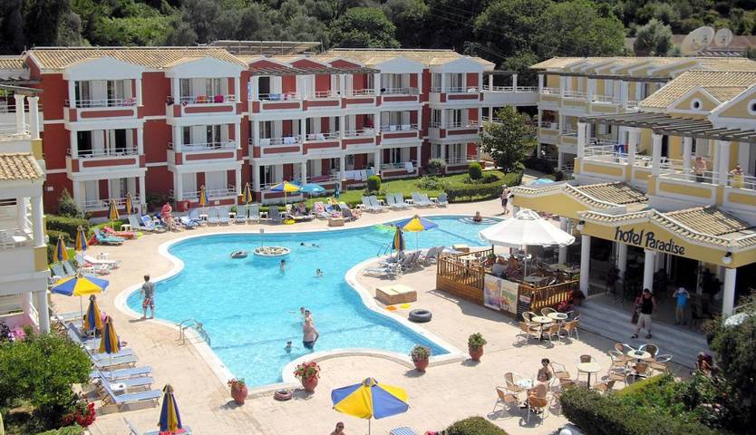 Appart’hôtel pour 4 personnes, avec vue ainsi que jardin et piscine