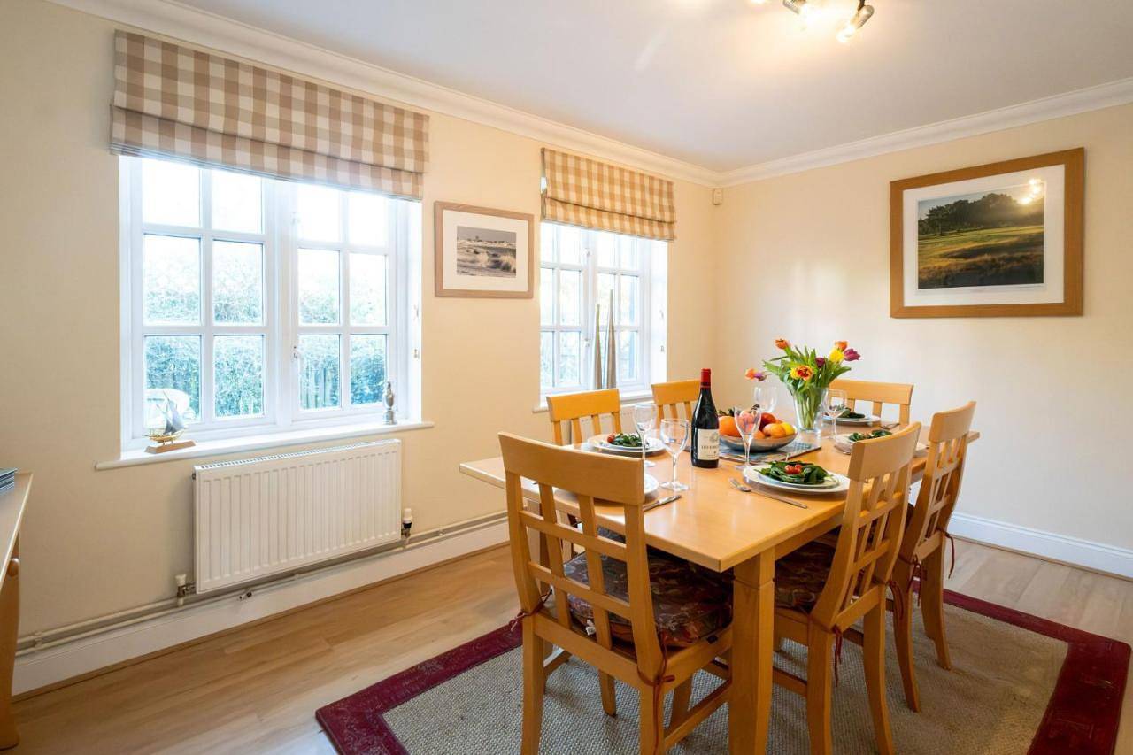 3 Sanctuary Court - Very close to famous #Thorpeness Meare and the beach - Close to Thorpeness Golf Club, Country Club and Tennis Courts - Manage by Aldeburgh Coastal Cottages in Thorpeness, Suffolk