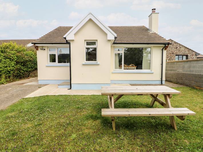 Cottage for 4 people, with Garden in Trefin