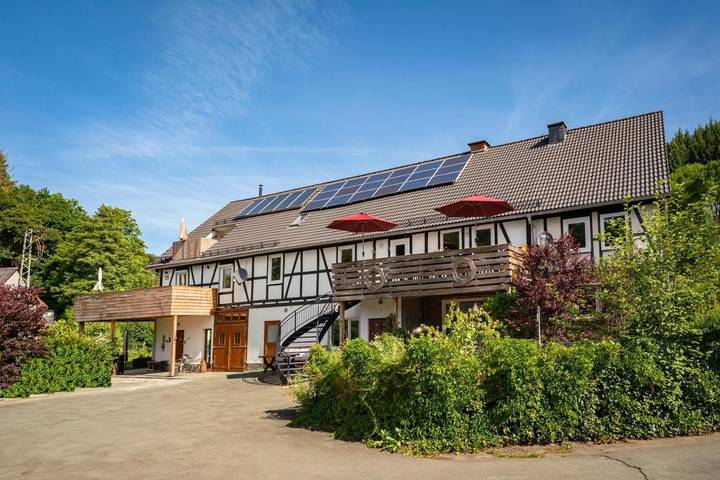 Ferienhaus für 16 Personen, mit Balkon und Terrasse sowie Garten und Ausblick