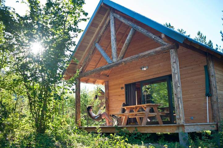Parc de vacances pour 6 personnes, avec Terrasse et Jacuzzi ainsi que Bassin pour enfant et Piscine à Antonne-et-Trigonant