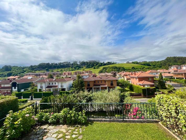 Location de vacances pour 7 personnes, avec jardin ainsi que vue et terrasse à Ribadesella - 3