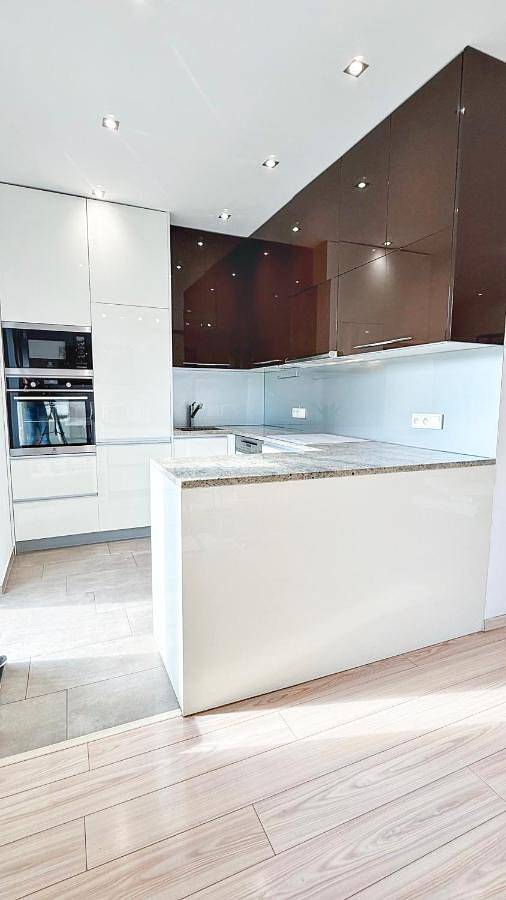 Modern house with heated pool, 20 minutes from the center of Prague in Prag, Mittelböhmen