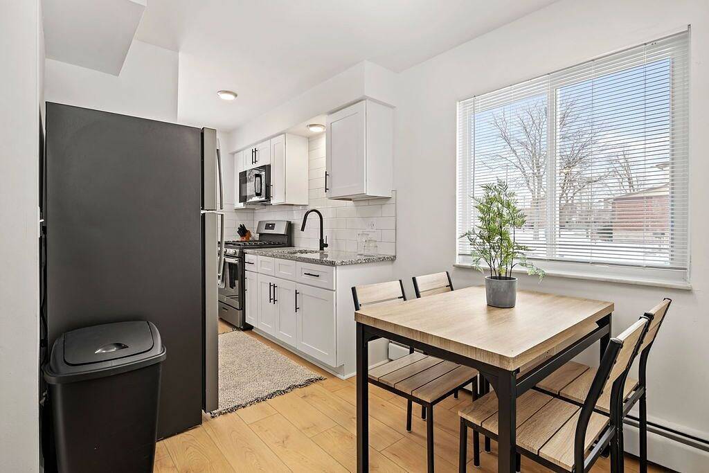 Ganze Wohnung, Spacious 2Br Flat | King Bed | Downtown Mt.Clemens in Mount Clemens, Lake St. Clair