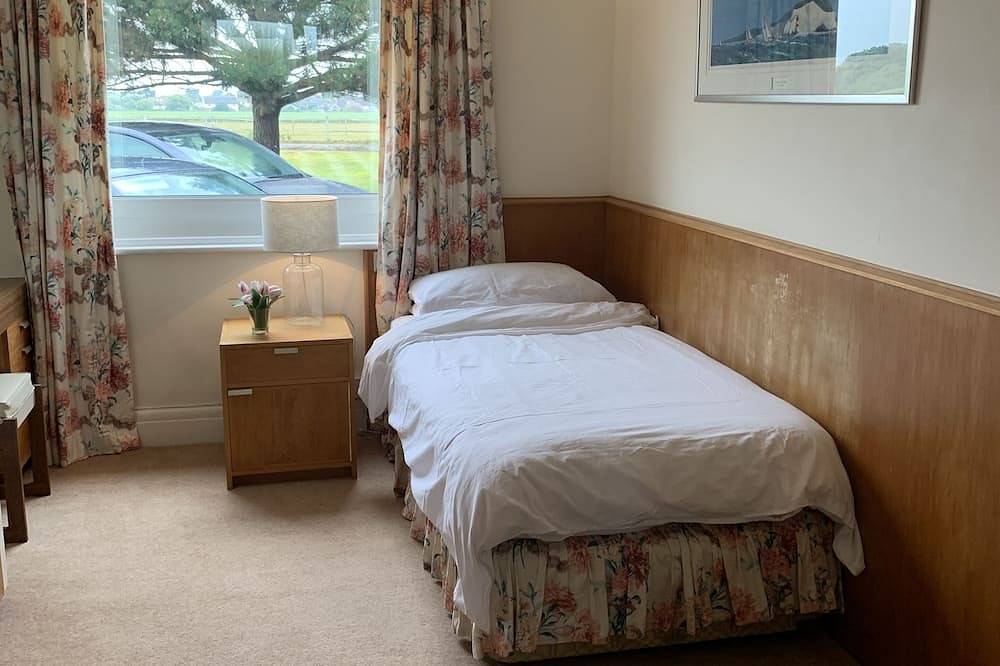 West Wittering Beach House. Direct beach access. in West Wittering Beach, West Wittering