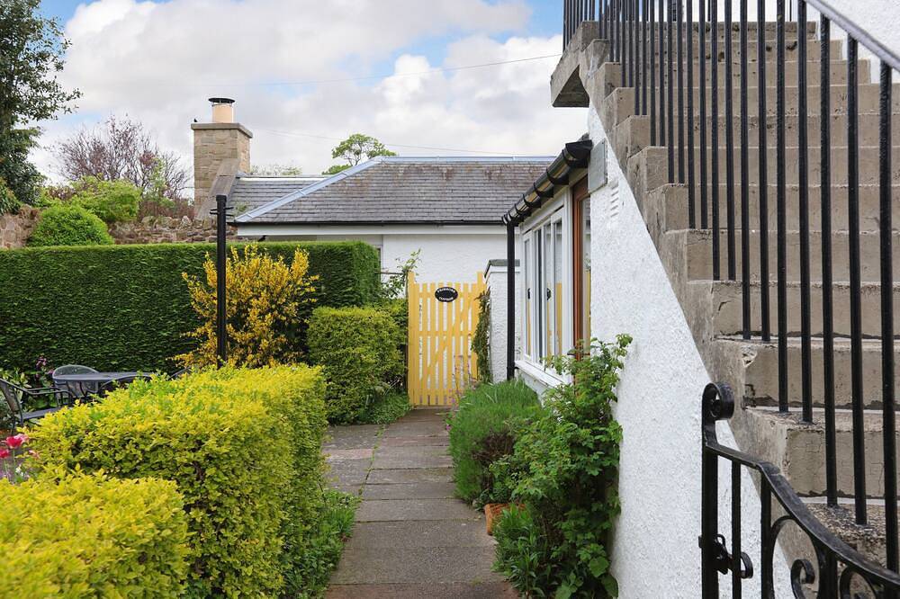 Two bed period cottage in Gullane sleeping up to 4 guests. in Gullane, Edinburgh and Lothian