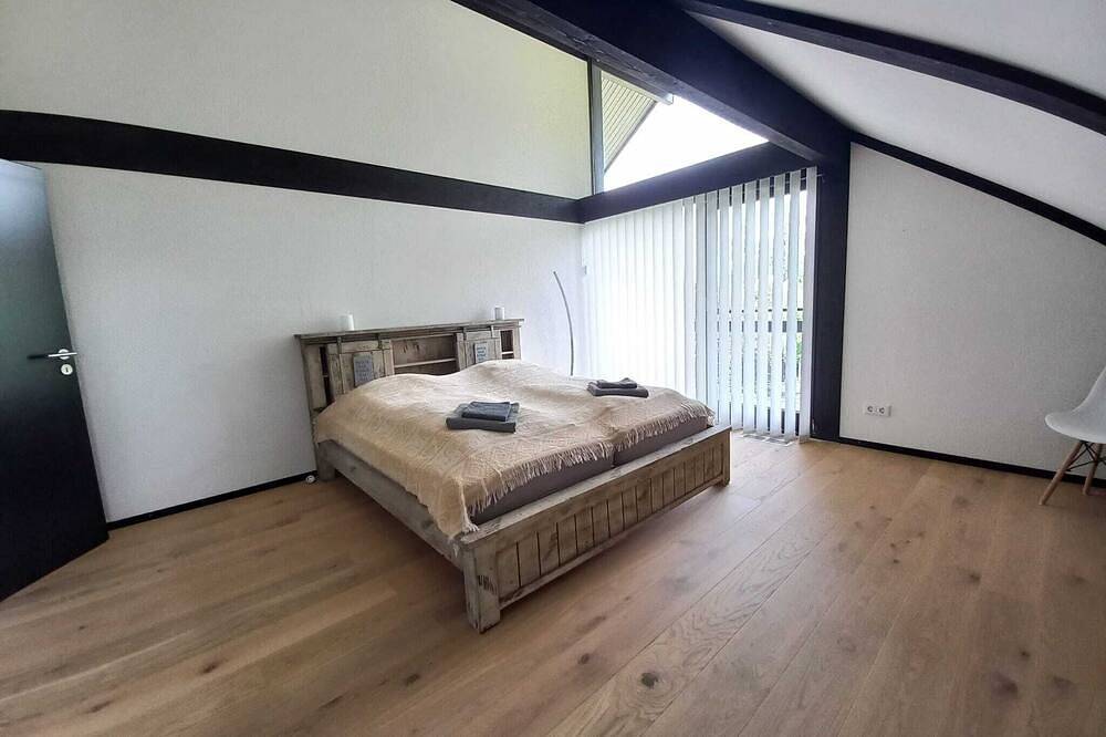 Ferienhaus 'Mit Ruhe Wasser Licht' mit privater Terrasse, privatem Garten und Wlan in Kagel, Grünheide