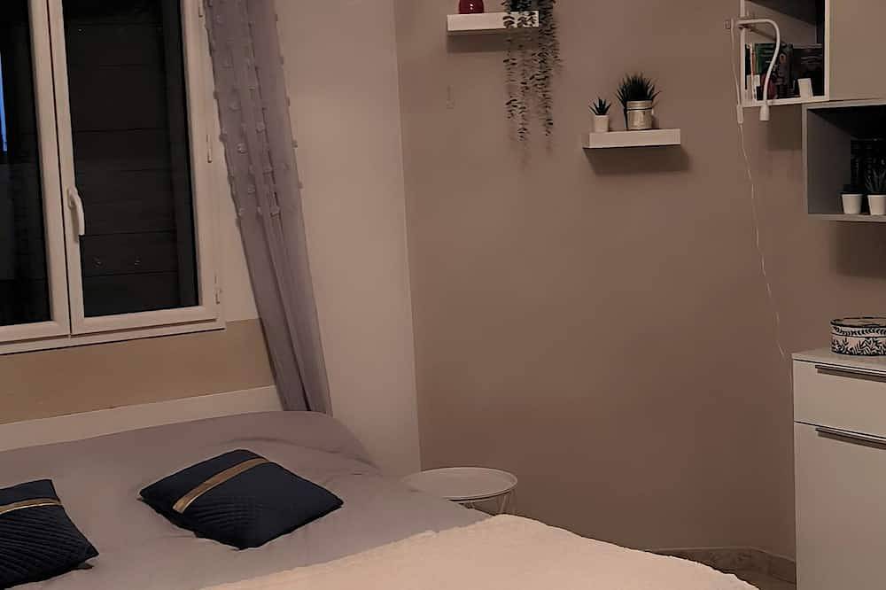 Maison au pied du Luberon avec piscine à 5 minutes du village de Lourmarin , in Puyvert, Parc naturel régional du Luberon