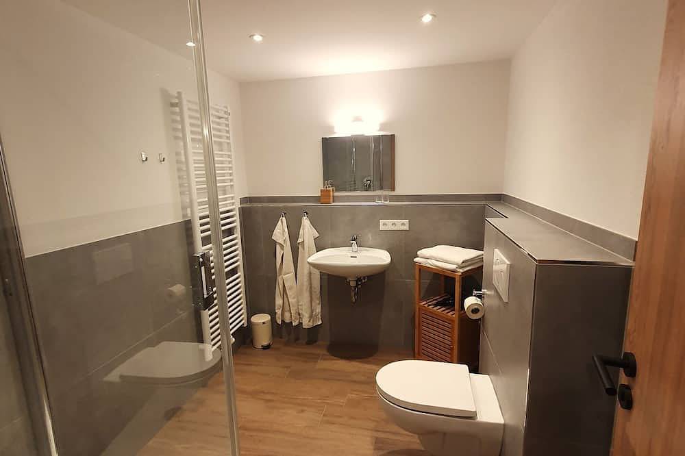 Ganze Wohnung, Ferienwohnung (55 qm) Balkon, separates Schlafzimmer, Wohnküche, Bad/Dusche/Wc, max. 2 Pers. in Ruhpolding, Bayerische Alpen