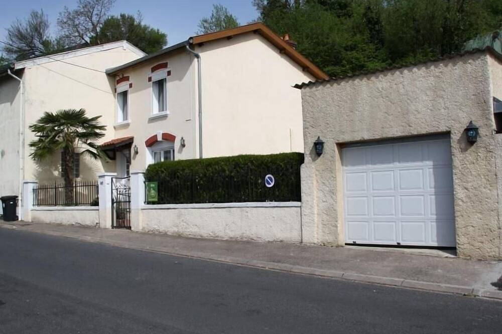 Haus mit geschlossenem Garten, Terrasse und Wi-Fi, nahe Verdun in Belleville-sur-Meuse, Verdun