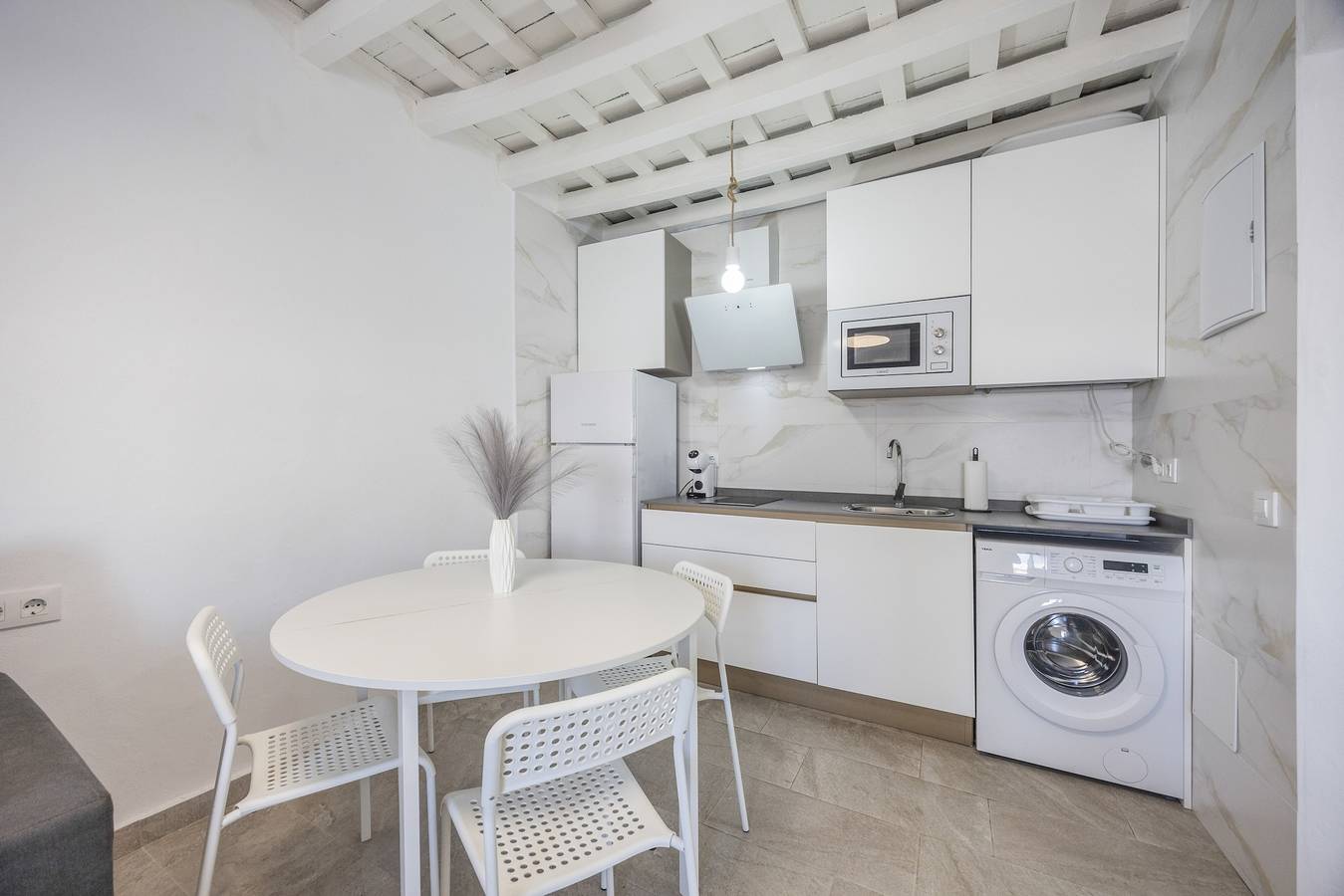 Entire apartment, 'La Joyita Del Centro' Apartment with Shared Garden and Wi-Fi in Vejer de la Frontera, Costa de la Luz