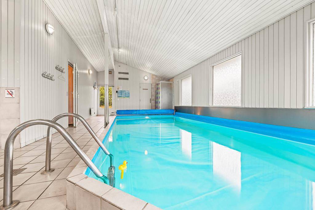 Schönes Poolhaus für 8 Personen und 2 Hunde mit Pool, Sauna und Whirlpool  in Rindby, Wadden Sea National Park