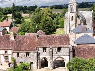 Location de vacances pour 8 personnes, avec jardin et terrasse à Saint-Evroult-Notre-Dame-du-Bois