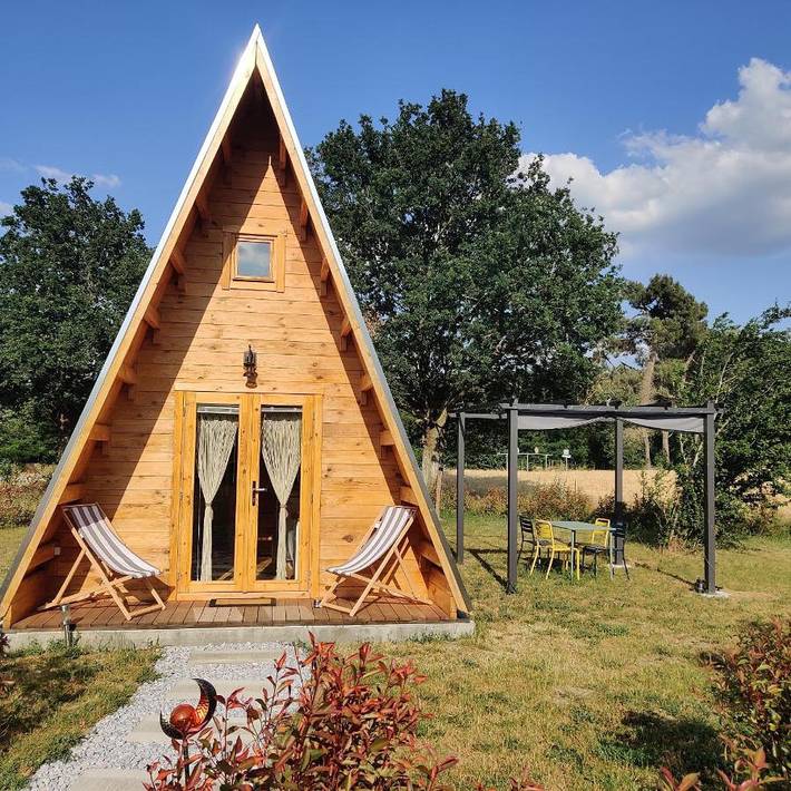 Chalet pour 4 personnes, avec Balcon et Terrasse ainsi que Jardin et Piscine